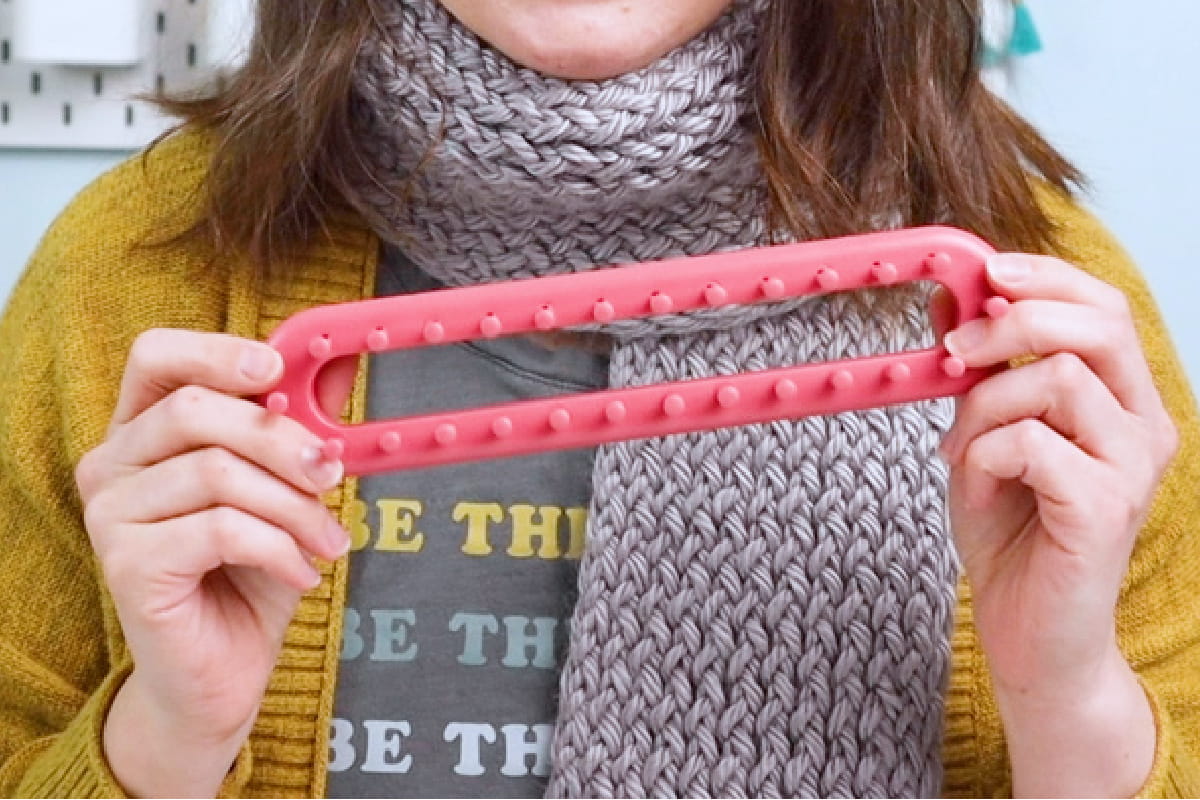 How to Knit a Scarf on a Long Loom (Easy Tutorial for Beginners!)
