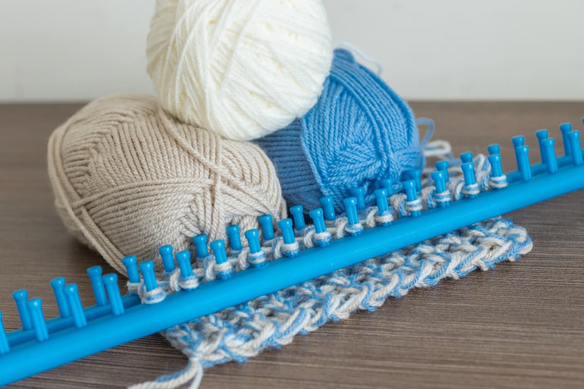 How to Knit a Scarf on a Long Loom (Easy Tutorial for Beginners