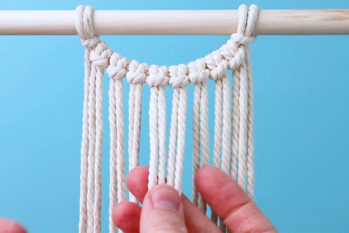 21 Free Step-by-Step Macrame Wall Hanging Patterns (Beginner Friendly!)