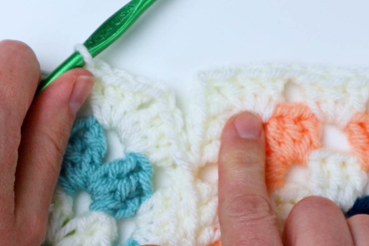 How to Join Granny Squares with the Continuous Join As You Go Method (CJAYGO) Marching North