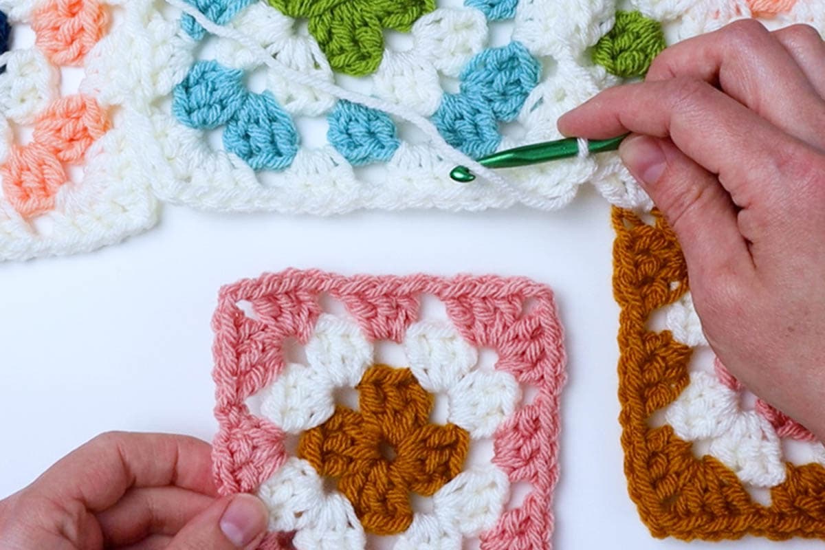 join the next granny square going to the left