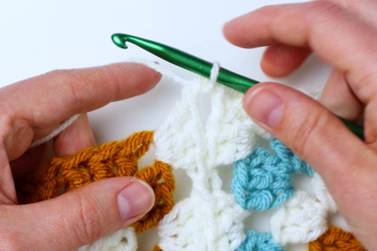 How to Join Granny Squares with the Continuous Join As You Go Method (CJAYGO) Marching North