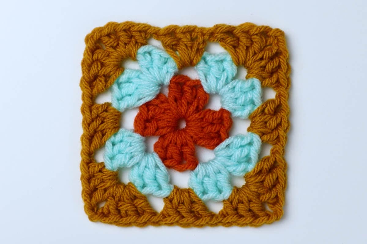 How to Crochet a Classic Granny Square