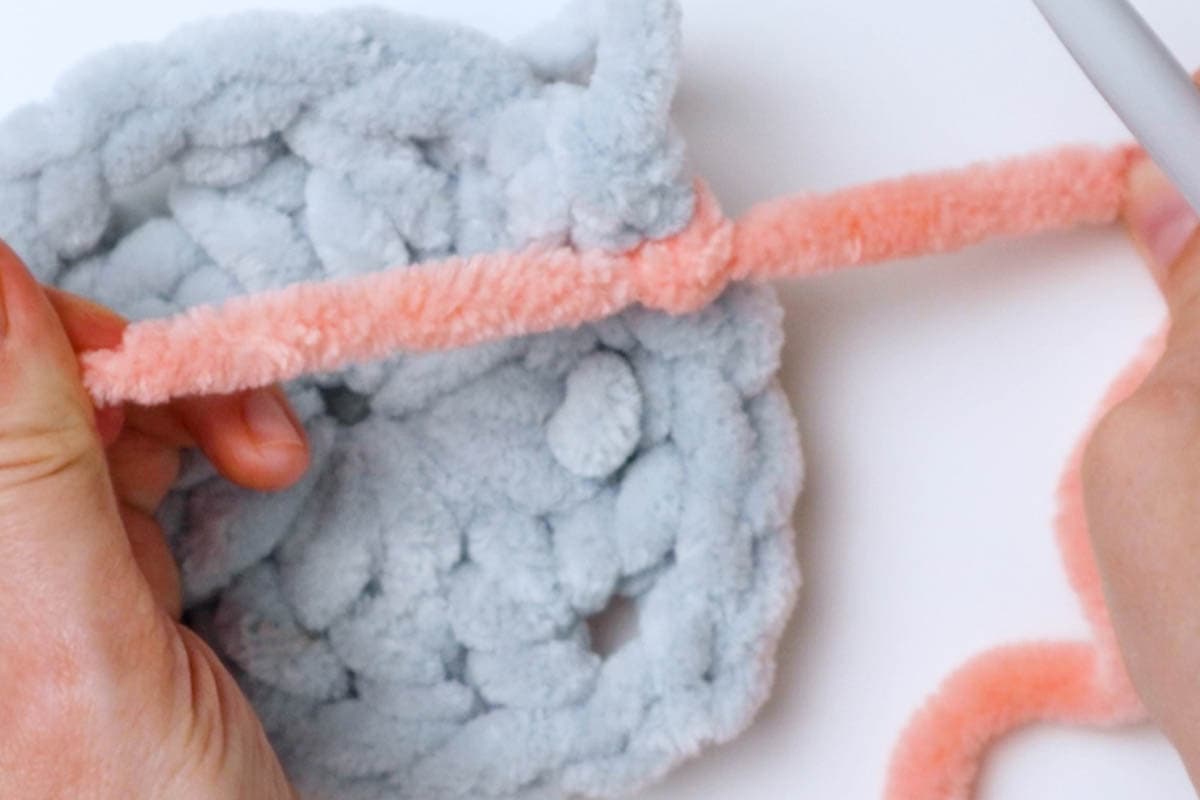 tie yarn onto ch space