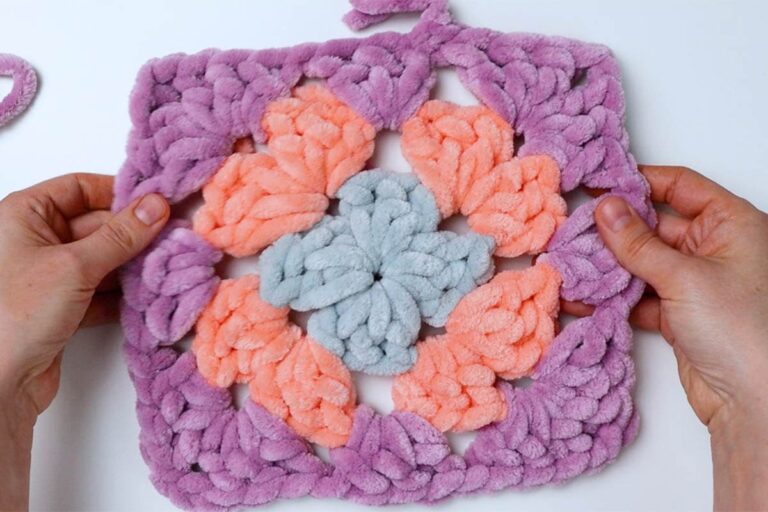 Giant Continuous Granny Square Blanket Pattern (with Video!) Marching