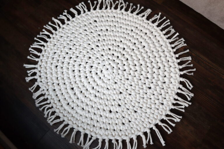 Easy Round Crochet Rug Pattern (Free!) and Video Marching North