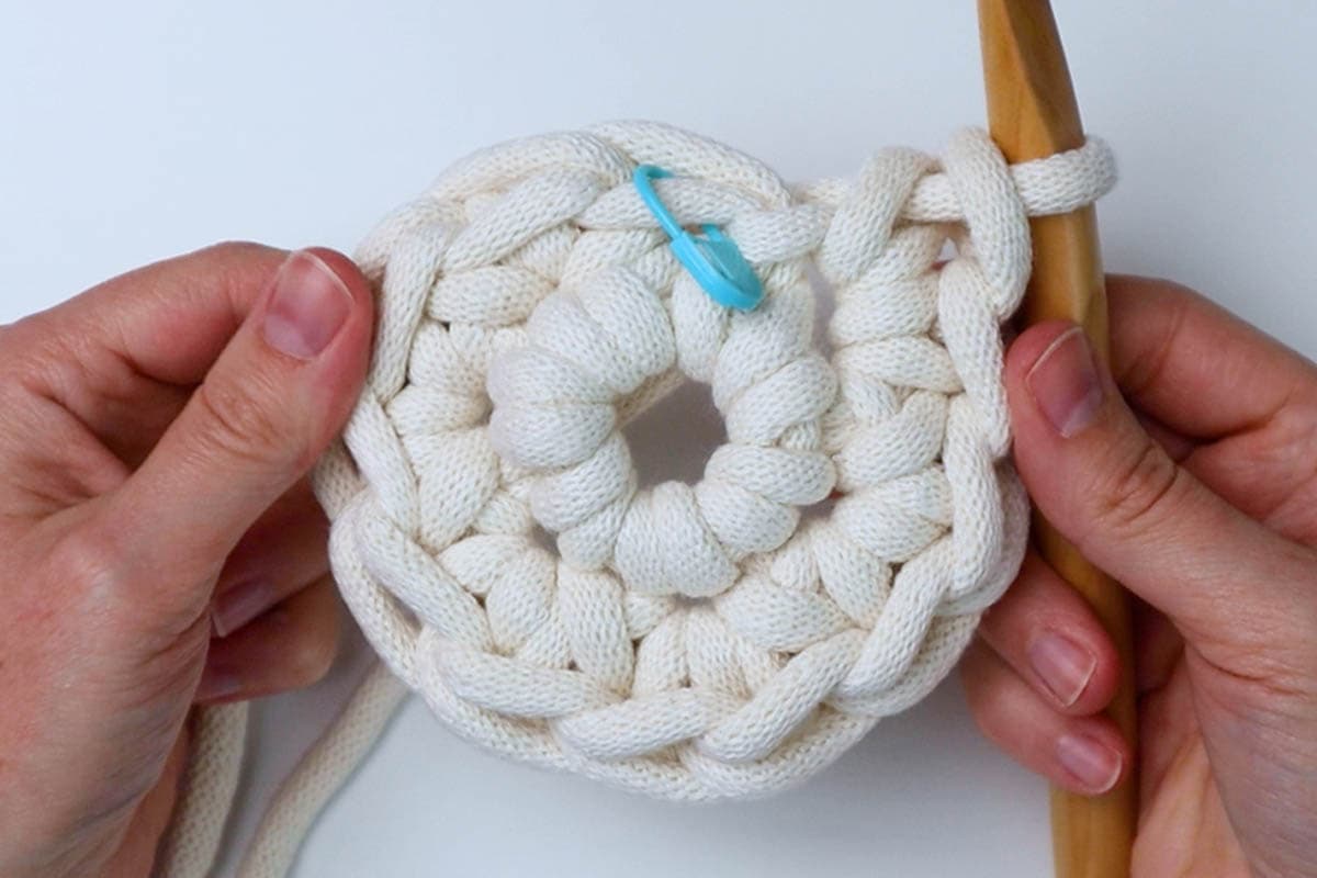 Easy Round Crochet Rug Pattern Free and Video Marching North