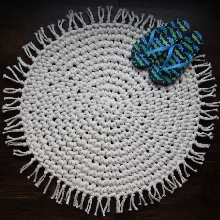 featured image for round crochet rug post