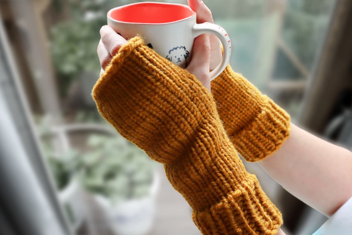 Easy Fingerless Gloves on a Knitting Loom (Free Pattern!)