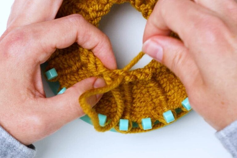 Easy Fingerless Gloves on a Knitting Loom (Free Pattern!) Marching North