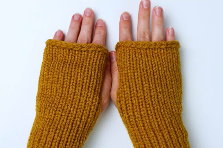 Easy Fingerless Gloves on a Knitting Loom (Free Pattern!) Marching North