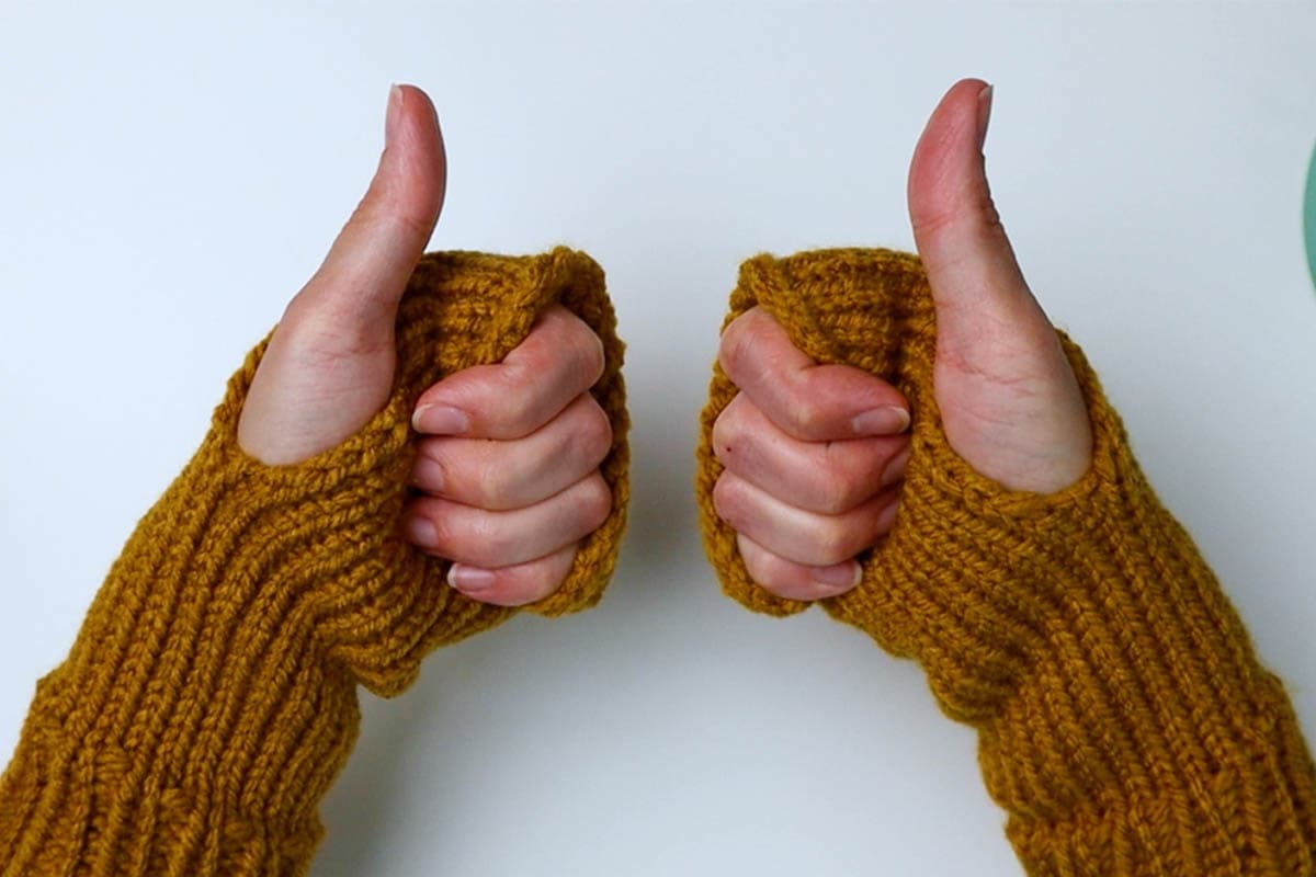 Easy Fingerless Gloves on a Knitting Loom (Free Pattern
