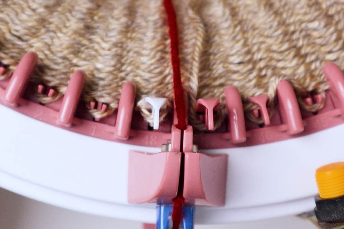 Free Twisted Knitting Machine Headband Pattern (Sentro, Jamit, or Addi