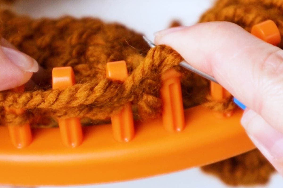 pull the first loop off of the peg