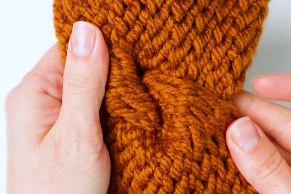 Free Loom Knit Headband Pattern (Crossed Ear Warmer!) Marching North