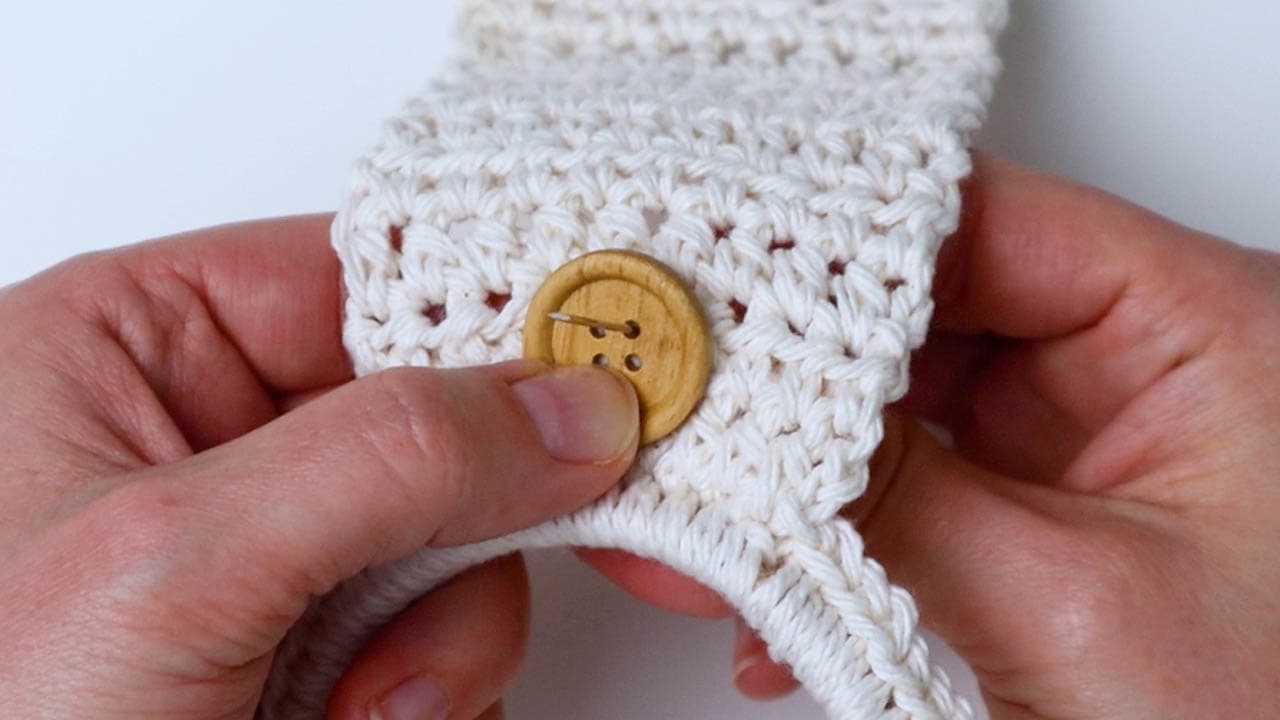 https://www.marchingnorth.com/wp-content/uploads/2022/12/Crochet-Kitchen-Towel-Holder_0029_Crochet-Towel-Holder.00_09_47_16.Still494.jpg.jpg