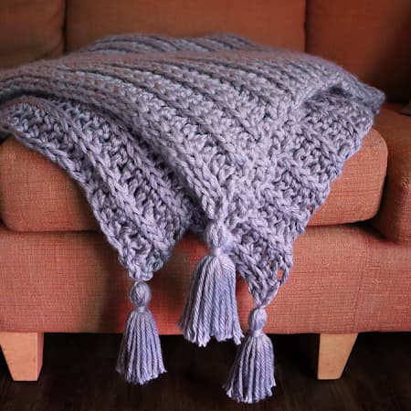 featured image for chunky crochet throw blanket pattern