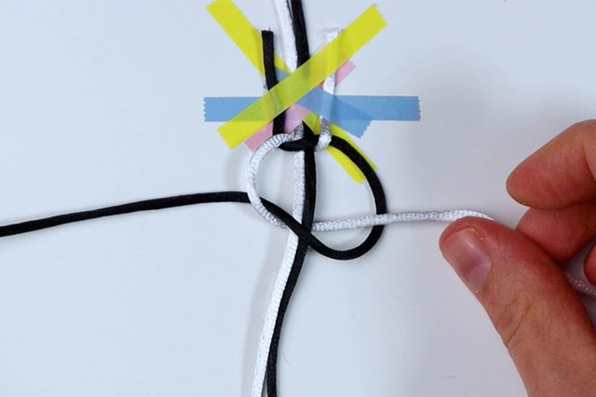 How to Make a 2 Color Macrame Square Knot Bracelet (Reversible