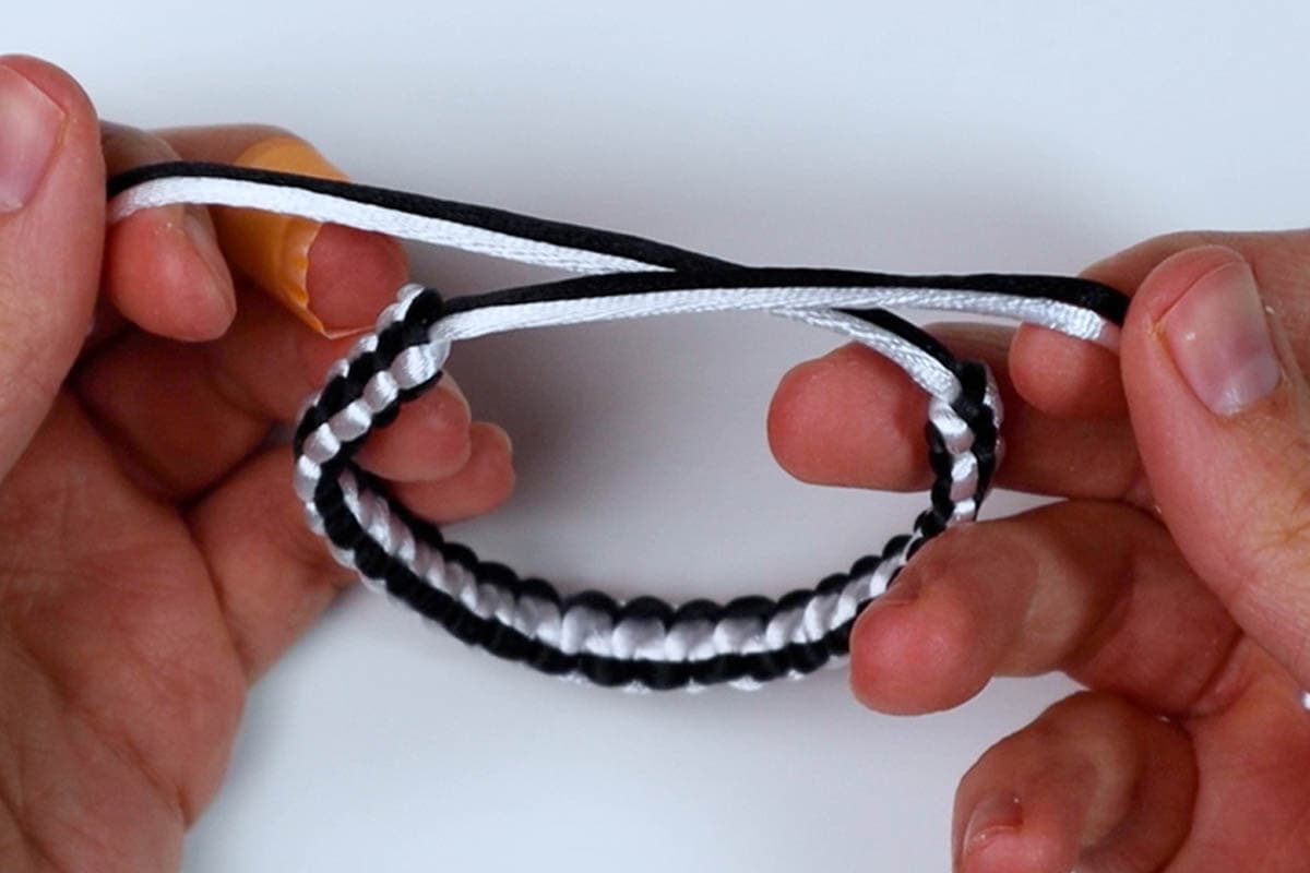 How to Make a 2 Color Macrame Square Knot Bracelet Reversible