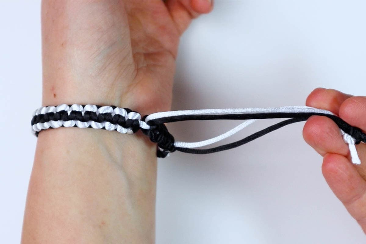 Square knot new arrivals paracord bracelet