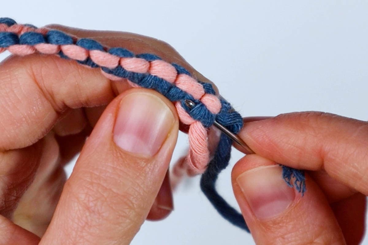 How to Make a 2 Color Macrame Square Knot Bracelet (Reversible