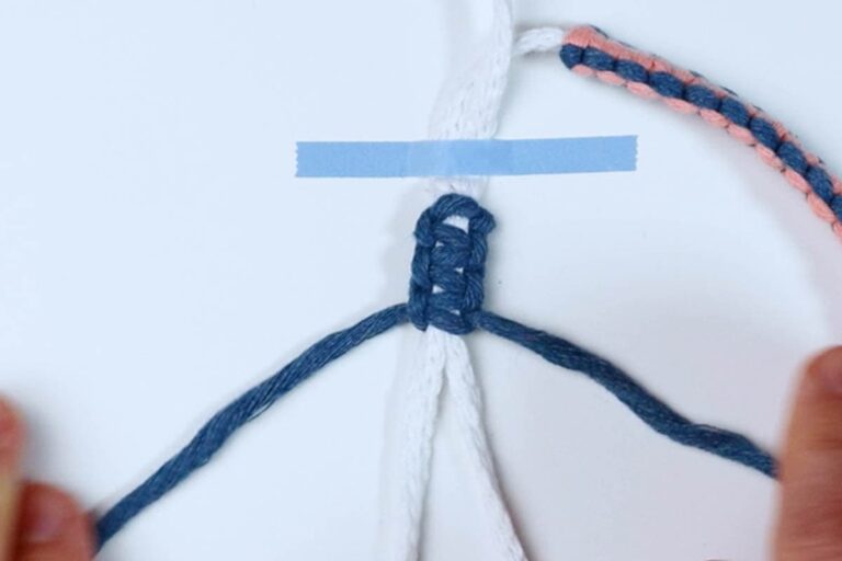 How to Make a 2 Color Macrame Square Knot Bracelet (Reversible