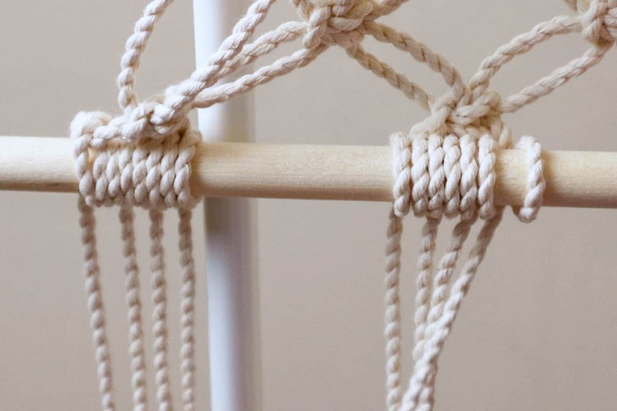 tying double half hitch knots