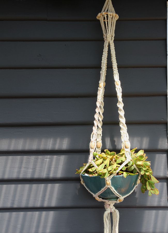 35 Free Step-By-Step Macrame Plant Hanger Patterns (with Tutorials & Video!)
