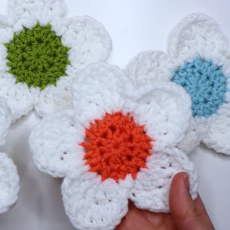 Make a Cute and Easy Crochet Flower (Free Pattern!)