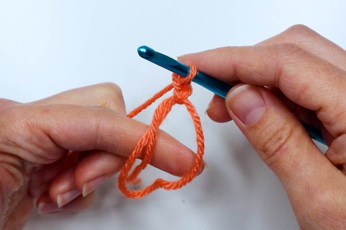 Make a Cute and Easy Crochet Flower (Free Pattern!) Marching North