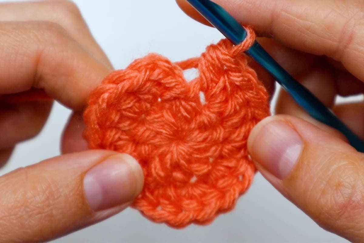 Make a Cute and Easy Crochet Flower (Free Pattern!) Marching North