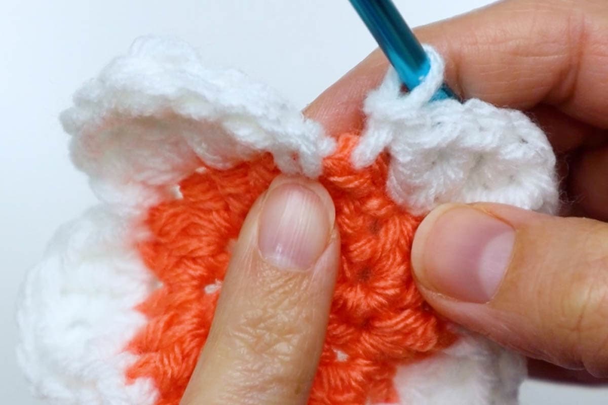 Make a Cute and Easy Crochet Flower (Free Pattern!) Marching North