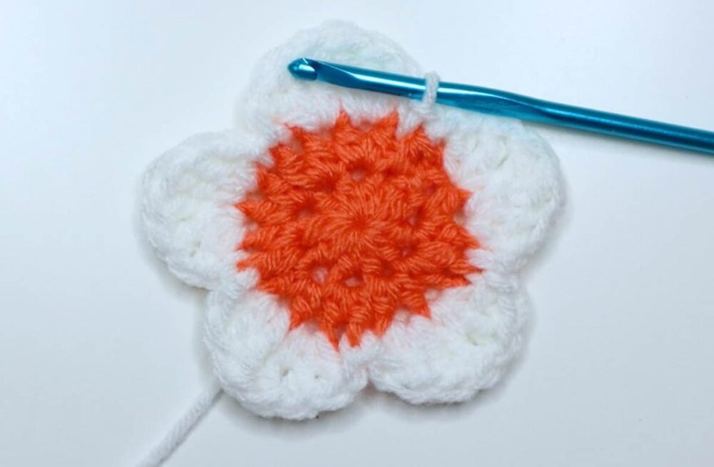 Make a Cute and Easy Crochet Flower (Free Pattern!) Marching North