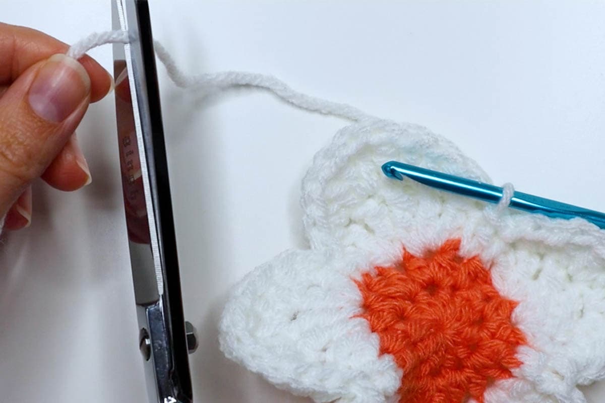 cut yarn to finish off