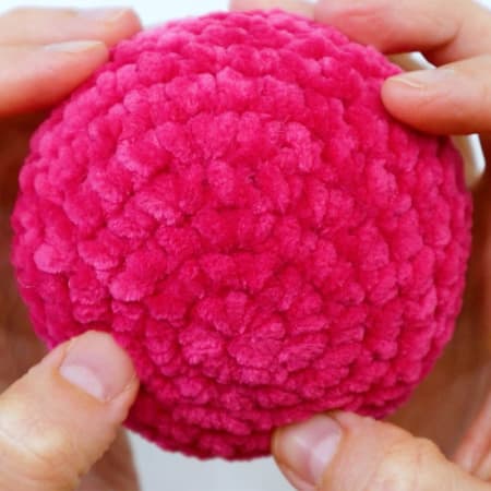 How to Crochet an Amigurumi Ball (Easy Free Pattern!)