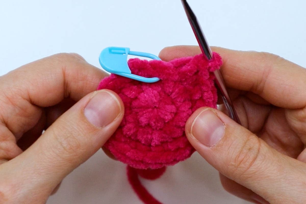 How to Crochet an Amigurumi Ball (Easy Free Pattern!) | Marching North, image size:1200x800