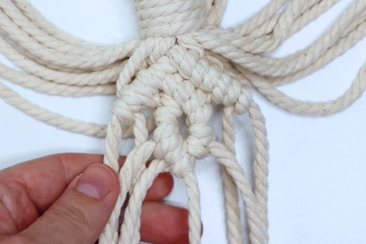 Free Macrame Hanging Storage Basket Pattern (DIY Makeover!) Marching