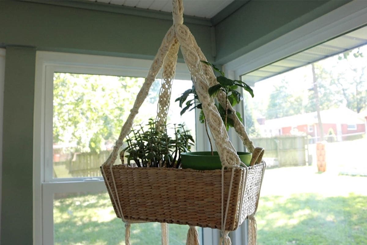 Free Macrame Hanging Storage Basket Pattern (DIY Makeover!) Marching