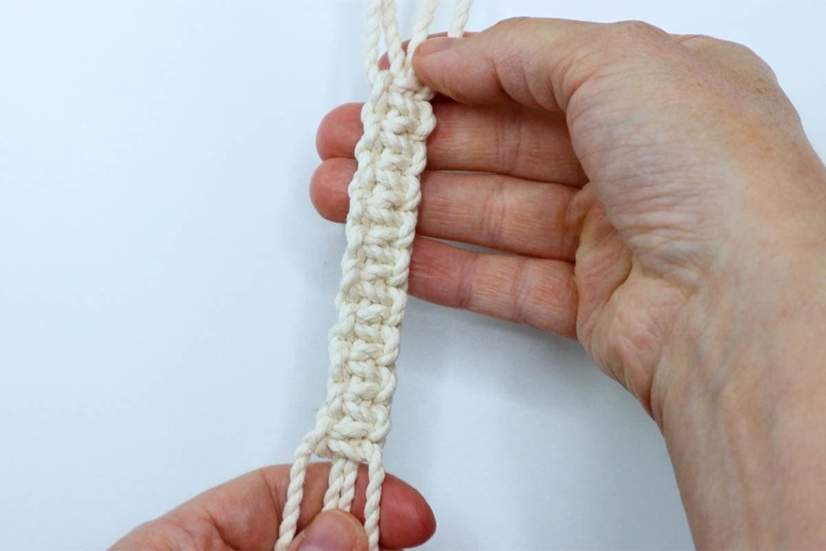 10 square knots tied