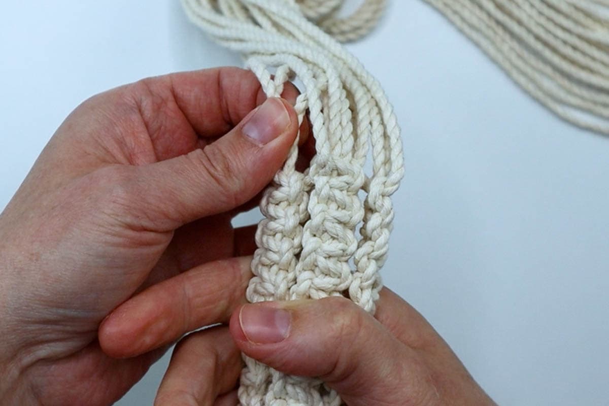 line up the tops of the square knot sennits