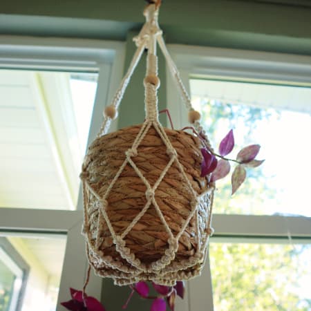 featured image for no tassel macrame plant hanger