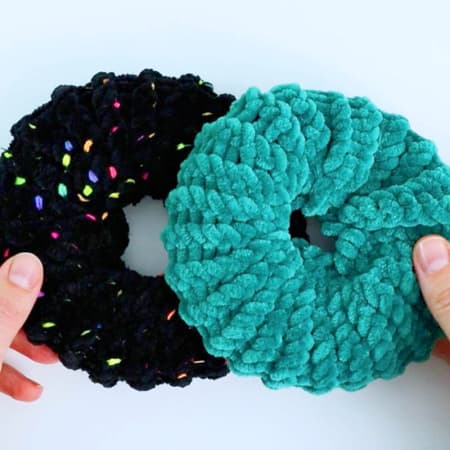 featured image for loom knit scrunchies pattern