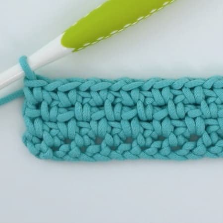 featured image for how to crochet the moss stitch post