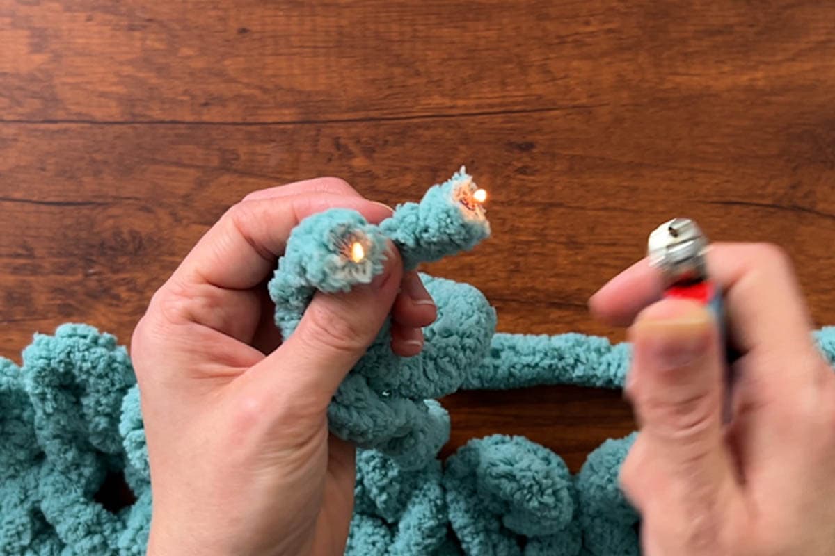 joining yarn ends with the lighter method