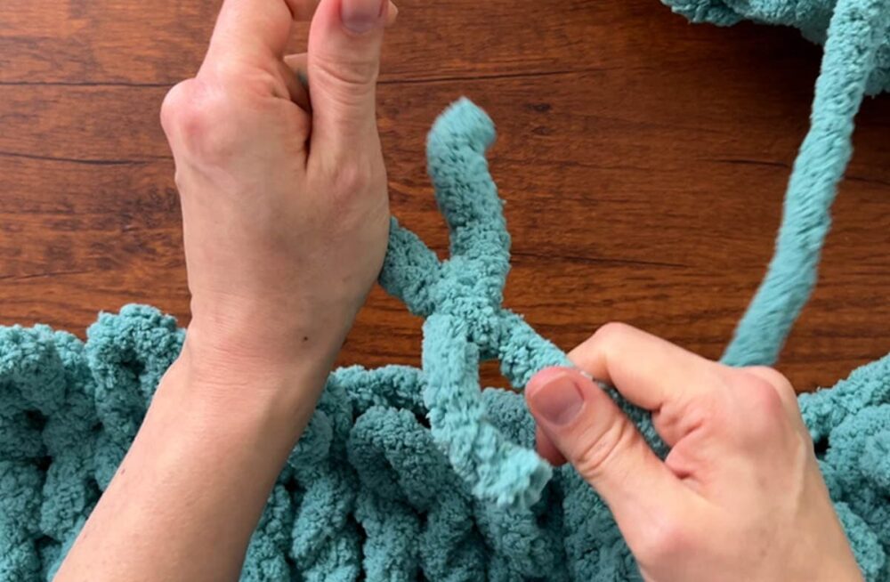 joining yarn ends with the knot method