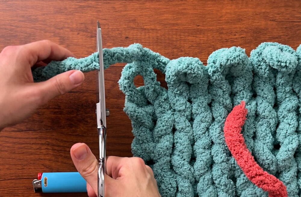 cutting the yarn where I want the color change to happen