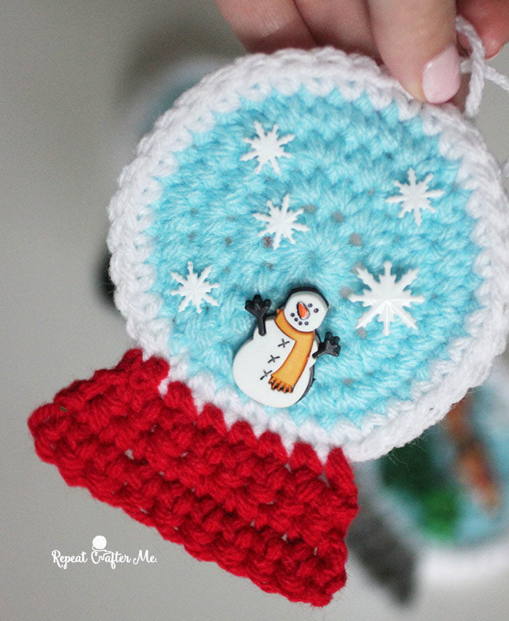 crochet snowglobe Christmas ornament