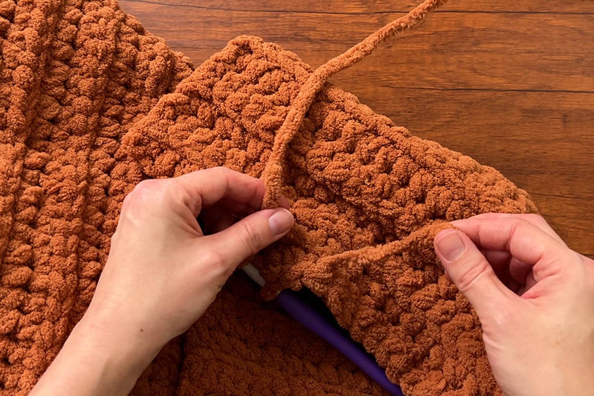 tying yarn tails together when joining yarn