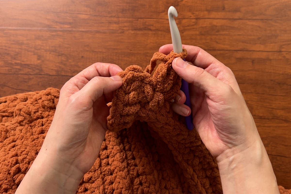 getting ready to join border to starting chain 3