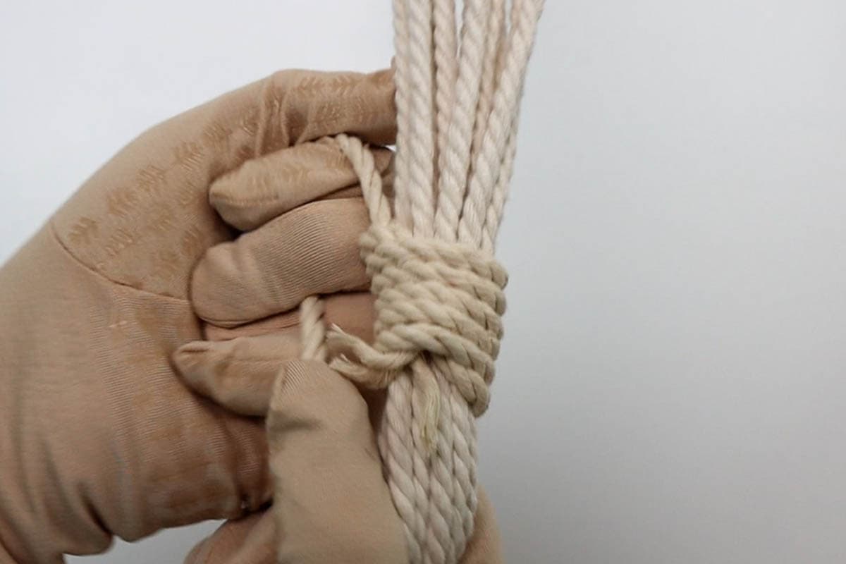 tying a wrapping knot